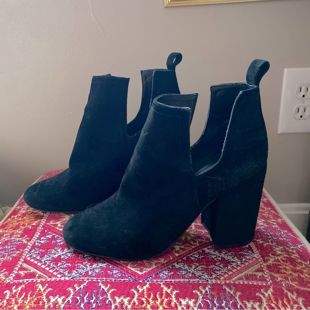 Steve Madden Black Leather Cut Out Booties Women’s Size 7.5